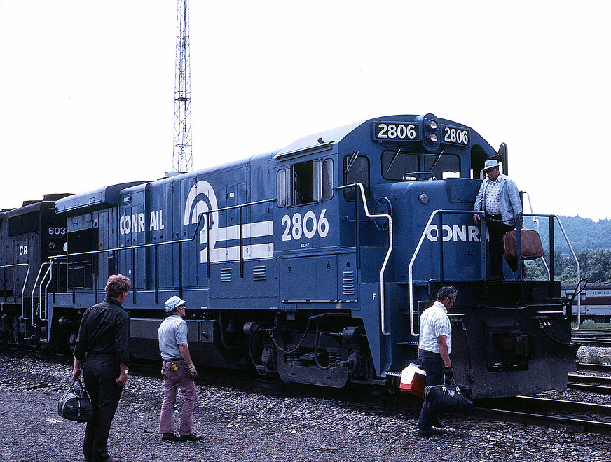 Conrail 2806 (B23-7) has a crew change on June 25, 1978